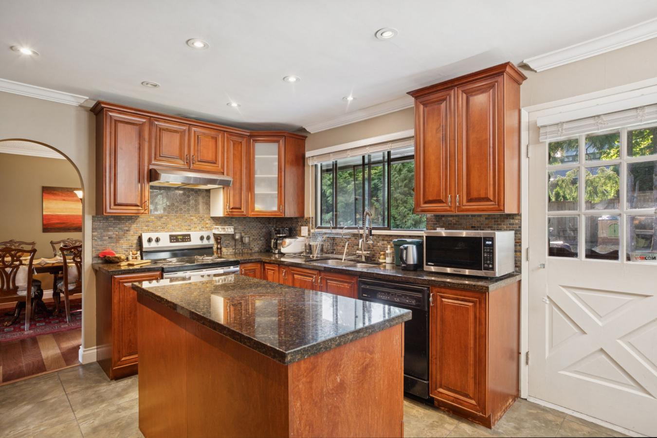 Burnaby, Vancouver, V5E 1V8, Canada, 5 Bedrooms Bedrooms, ,2 BathroomsBathrooms,Residential,For Sale,1972054