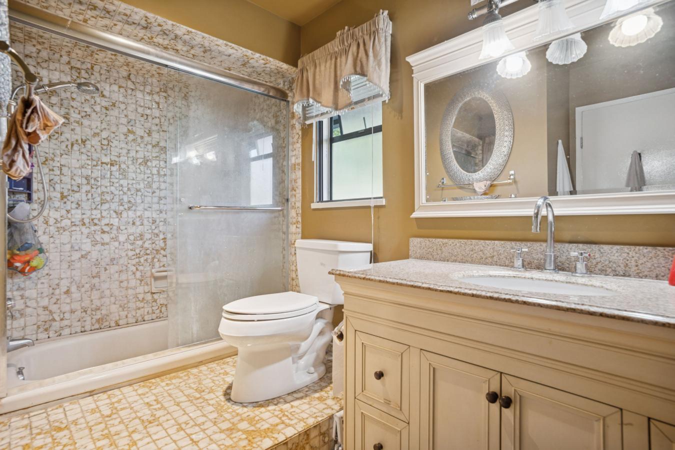 Burnaby, Vancouver, V5E 1V8, Canada, 5 Bedrooms Bedrooms, ,2 BathroomsBathrooms,Residential,For Sale,1972054