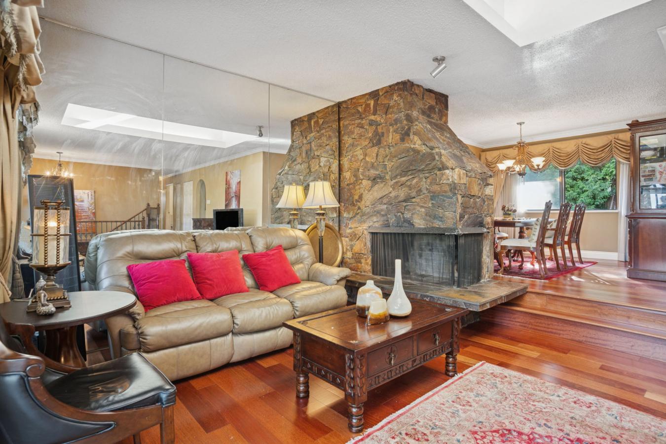 Burnaby, Vancouver, V5E 1V8, Canada, 5 Bedrooms Bedrooms, ,2 BathroomsBathrooms,Residential,For Sale,1972054