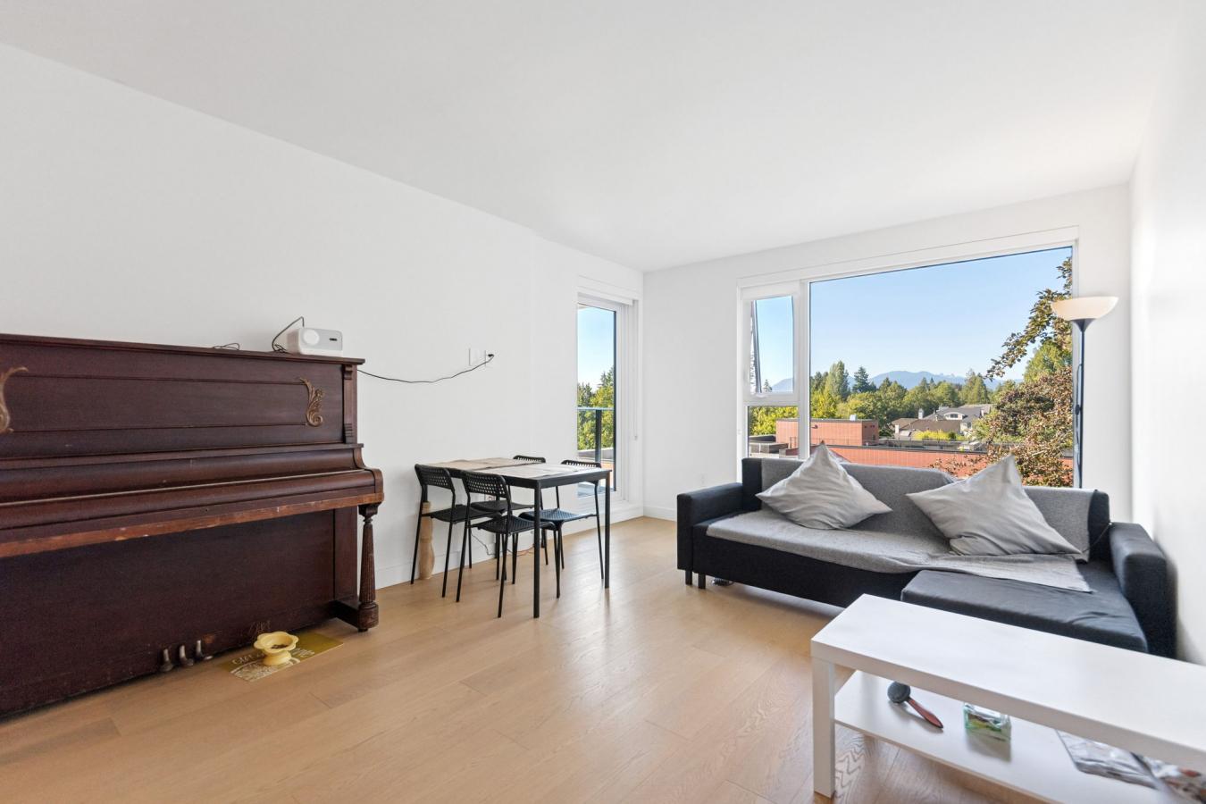 Kerrisdale, Vancouver, V6P 0H8, Canada, 2 Bedrooms Bedrooms, ,2 BathroomsBathrooms,Residential,For Sale,1972052