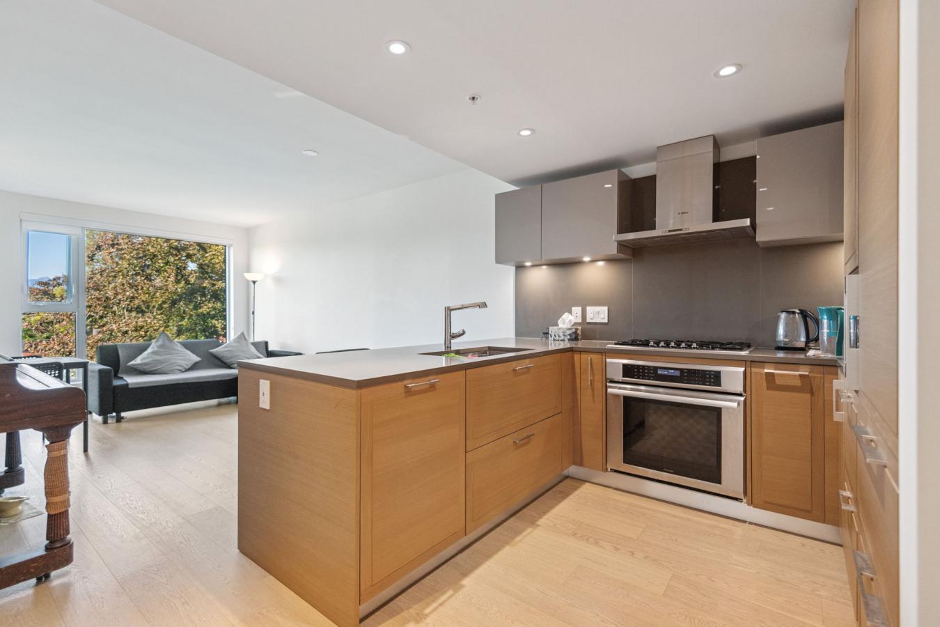 Kerrisdale, Vancouver, V6P 0H8, Canada, 2 Bedrooms Bedrooms, ,2 BathroomsBathrooms,Residential,For Sale,1972052