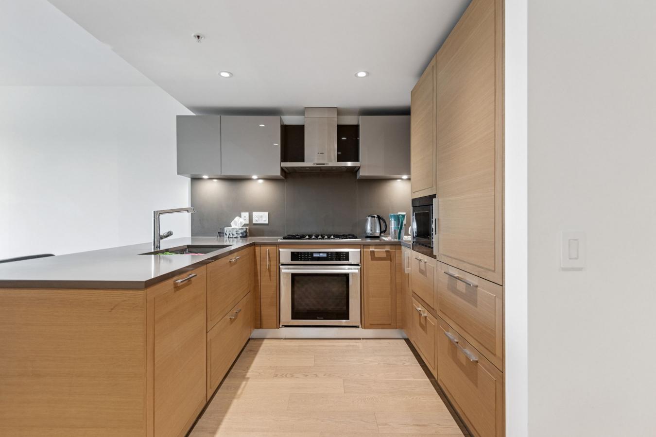 Kerrisdale, Vancouver, V6P 0H8, Canada, 2 Bedrooms Bedrooms, ,2 BathroomsBathrooms,Residential,For Sale,1972052