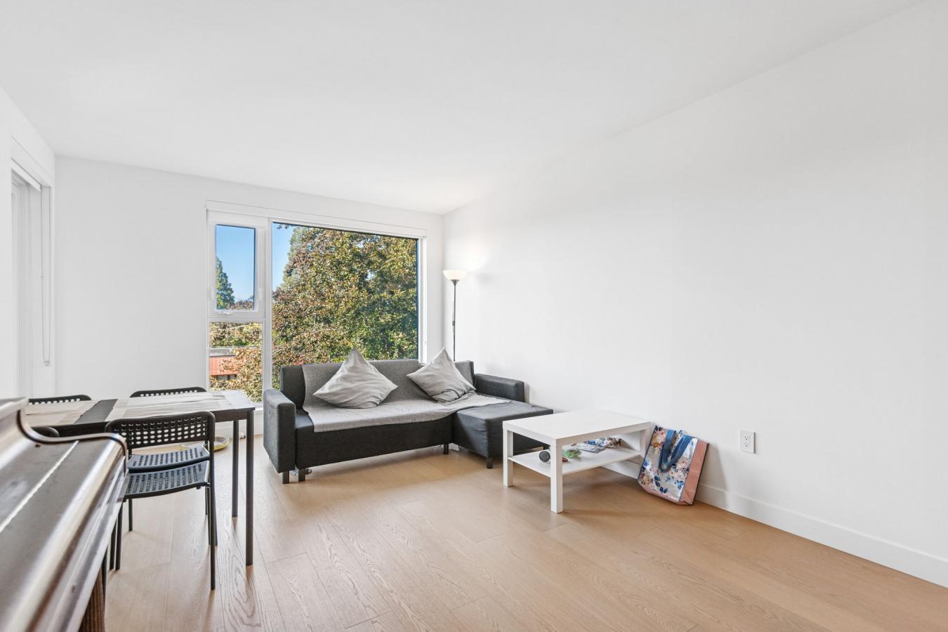 Kerrisdale, Vancouver, V6P 0H8, Canada, 2 Bedrooms Bedrooms, ,2 BathroomsBathrooms,Residential,For Sale,1972052