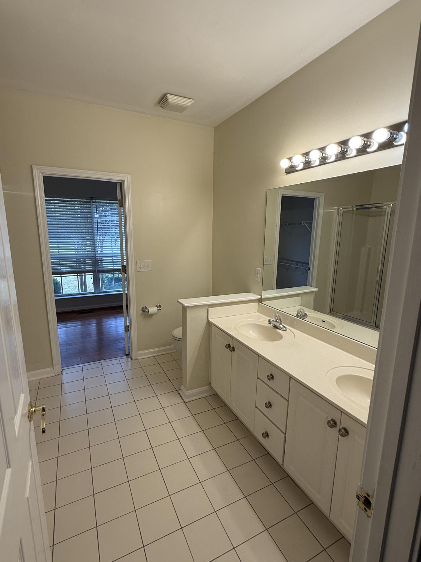 Nashville, Davidson County, TN, 37221, United States, 5 Bedrooms Bedrooms, ,3 BathroomsBathrooms,Residential,For Sale,1972050