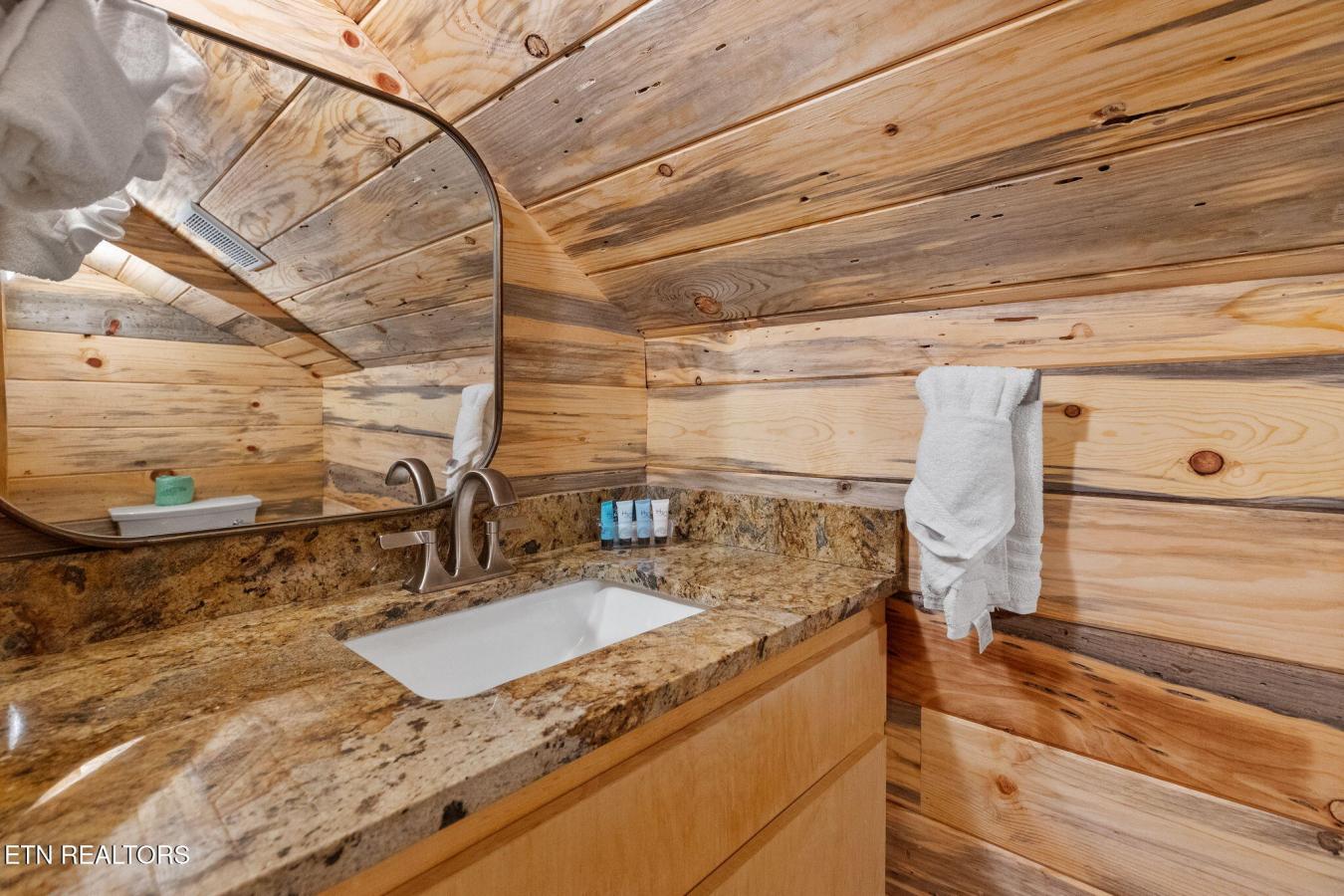 Sevierville, Sevier County - 27, 37876, United States, 3 Bedrooms Bedrooms, ,3 BathroomsBathrooms,Residential,For Sale,1972044