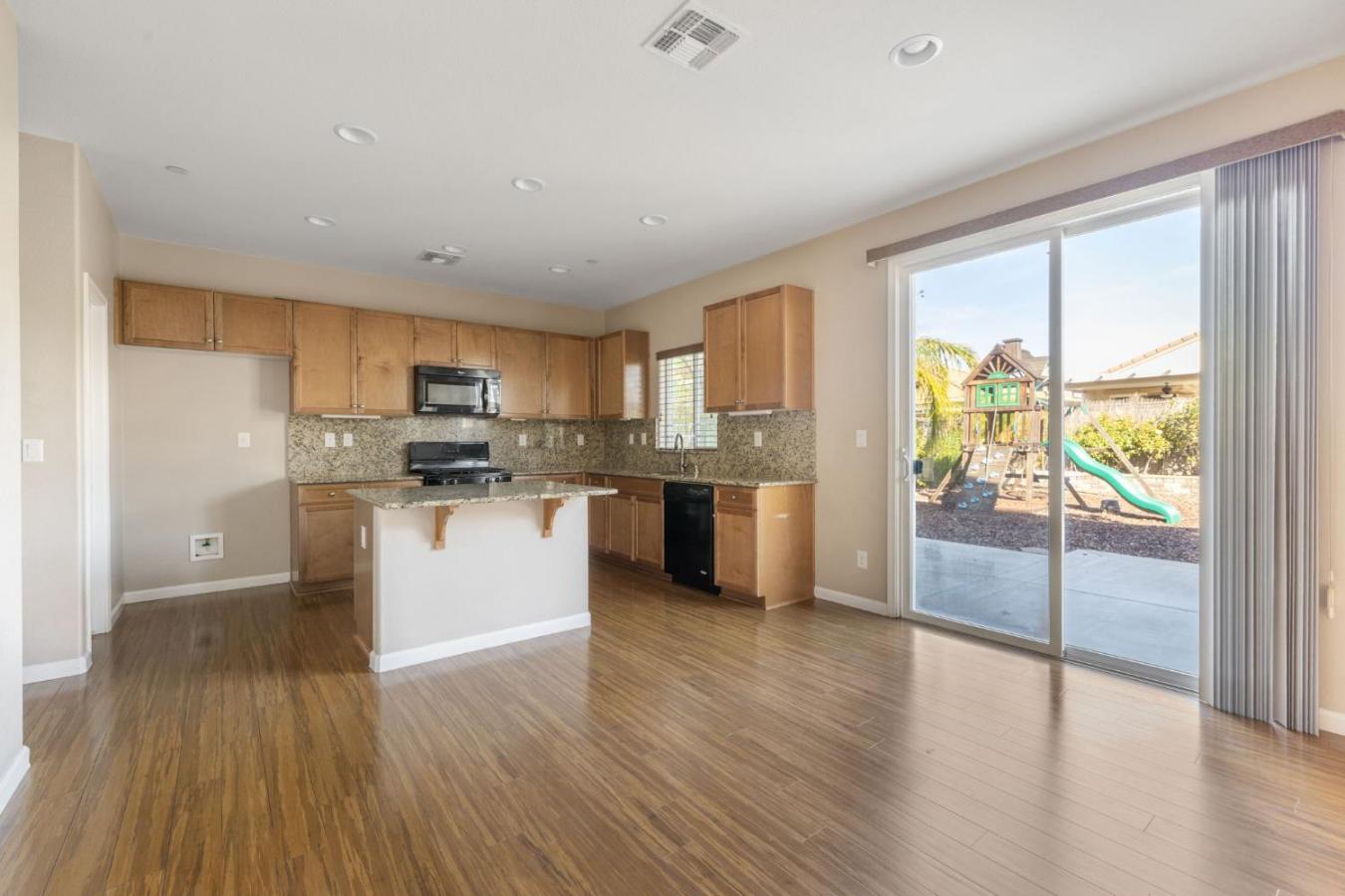 Elk Grove, Sacramento, 95757, United States, 6 Bedrooms Bedrooms, ,3 BathroomsBathrooms,Residential,For Sale,1972043