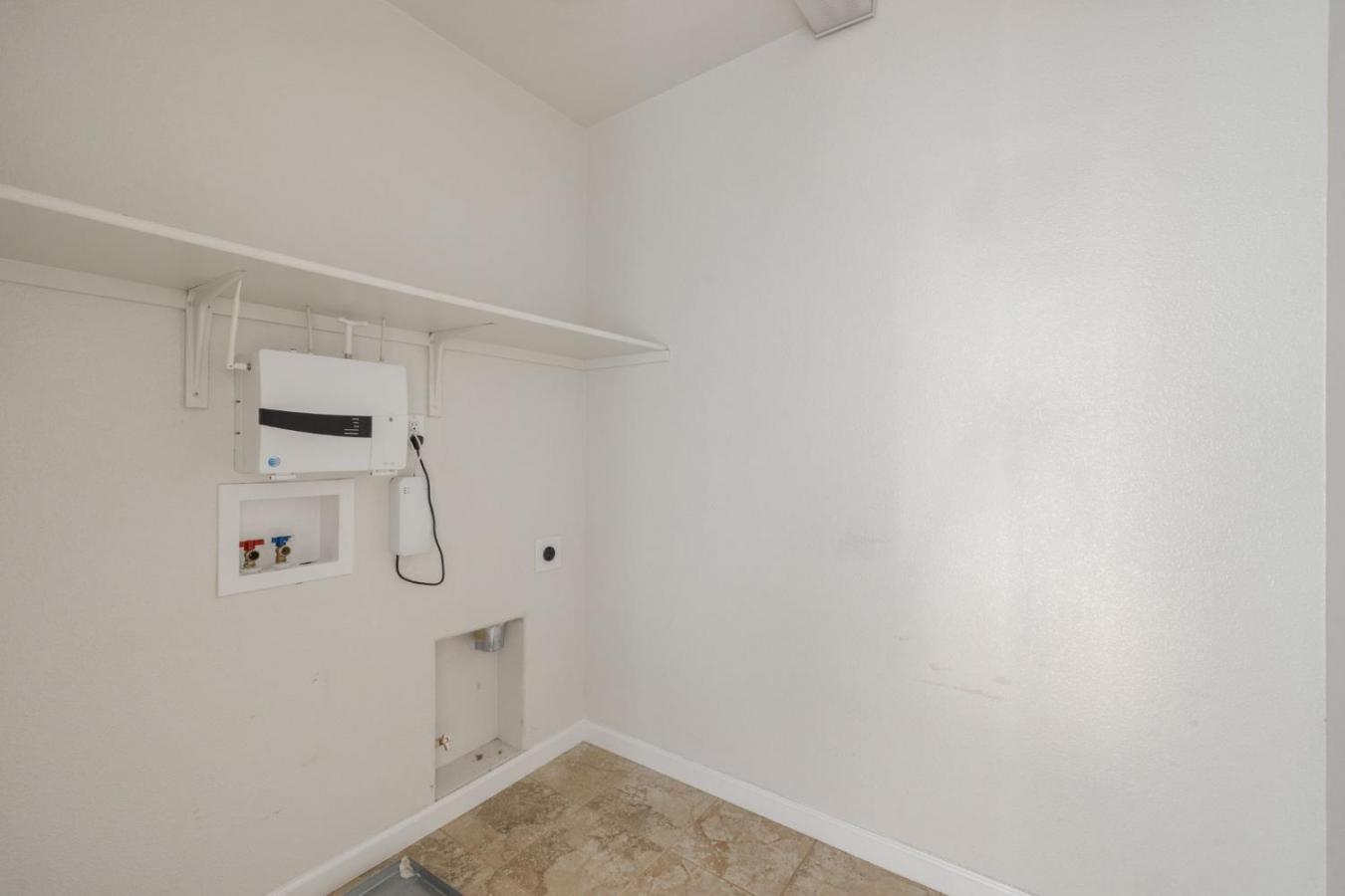 Elk Grove, Sacramento, 95757, United States, 6 Bedrooms Bedrooms, ,3 BathroomsBathrooms,Residential,For Sale,1972043