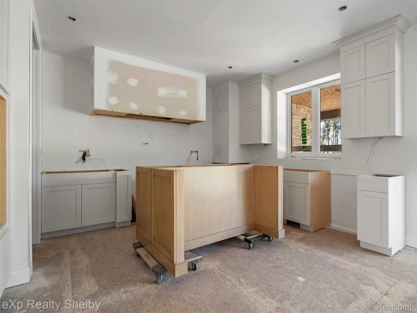 Rochester Hills, Oakland, 48307, United States, 4 Bedrooms Bedrooms, ,3 BathroomsBathrooms,Residential,For Sale,1972041