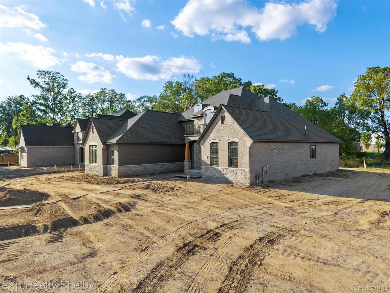 Rochester Hills, Oakland, 48307, United States, 4 Bedrooms Bedrooms, ,3 BathroomsBathrooms,Residential,For Sale,1972041