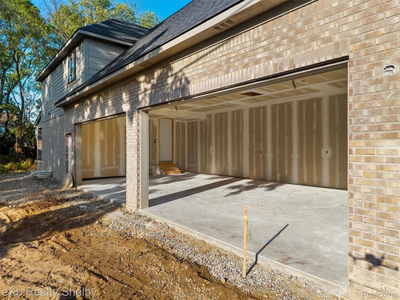 Rochester Hills, Oakland, 48307, United States, 4 Bedrooms Bedrooms, ,3 BathroomsBathrooms,Residential,For Sale,1972042