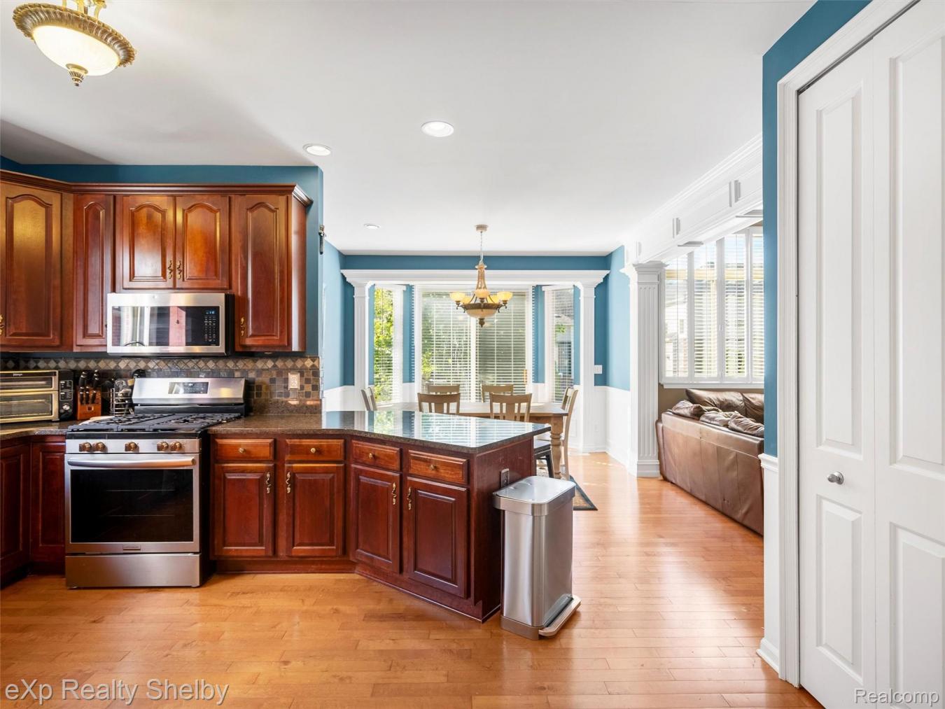 Clinton Charter Township, Macomb, 48038, United States, 4 Bedrooms Bedrooms, ,2 BathroomsBathrooms,Residential,For Sale,1972038