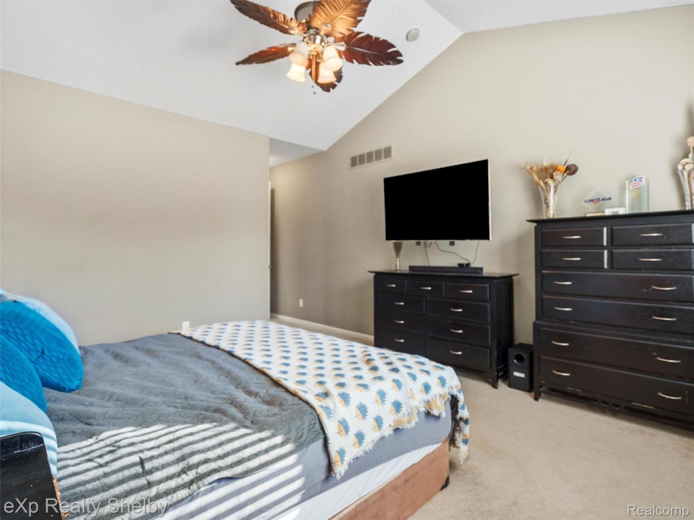 Clinton Charter Township, Macomb, 48038, United States, 4 Bedrooms Bedrooms, ,2 BathroomsBathrooms,Residential,For Sale,1972038