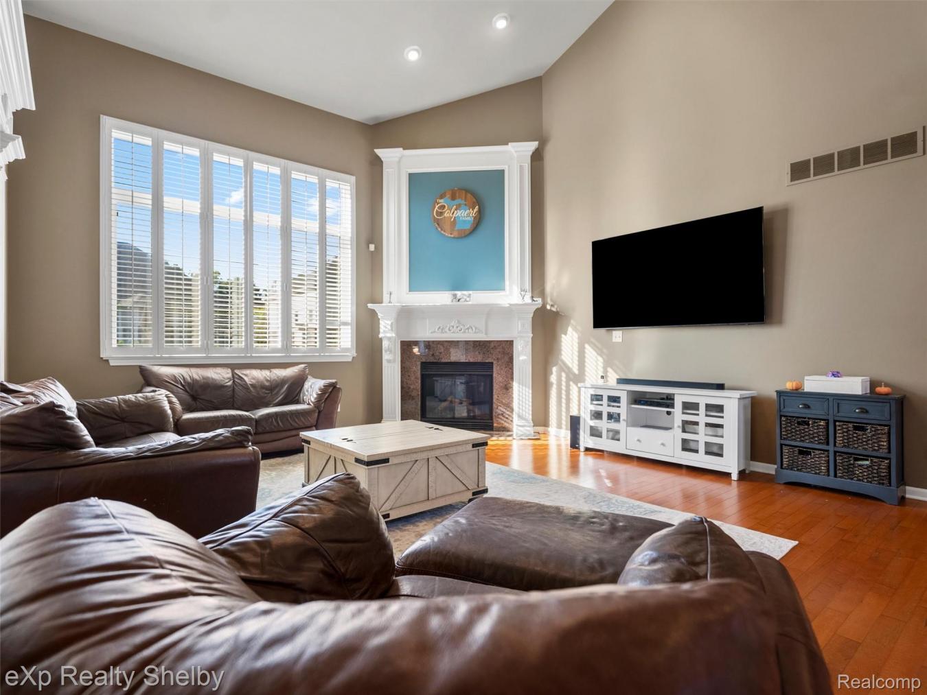 Clinton Charter Township, Macomb, 48038, United States, 4 Bedrooms Bedrooms, ,2 BathroomsBathrooms,Residential,For Sale,1972038