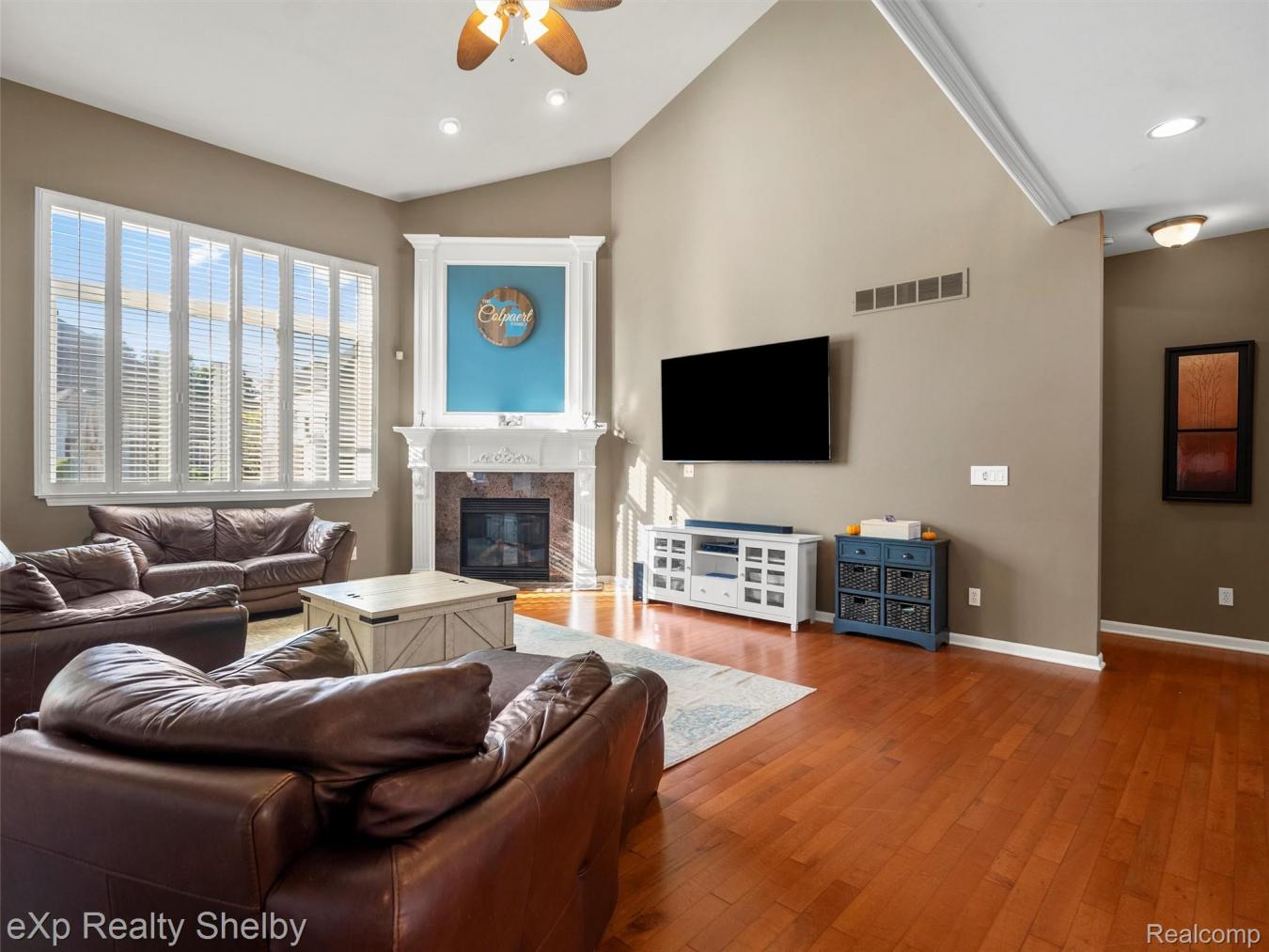 Clinton Charter Township, Macomb, 48038, United States, 4 Bedrooms Bedrooms, ,2 BathroomsBathrooms,Residential,For Sale,1972038