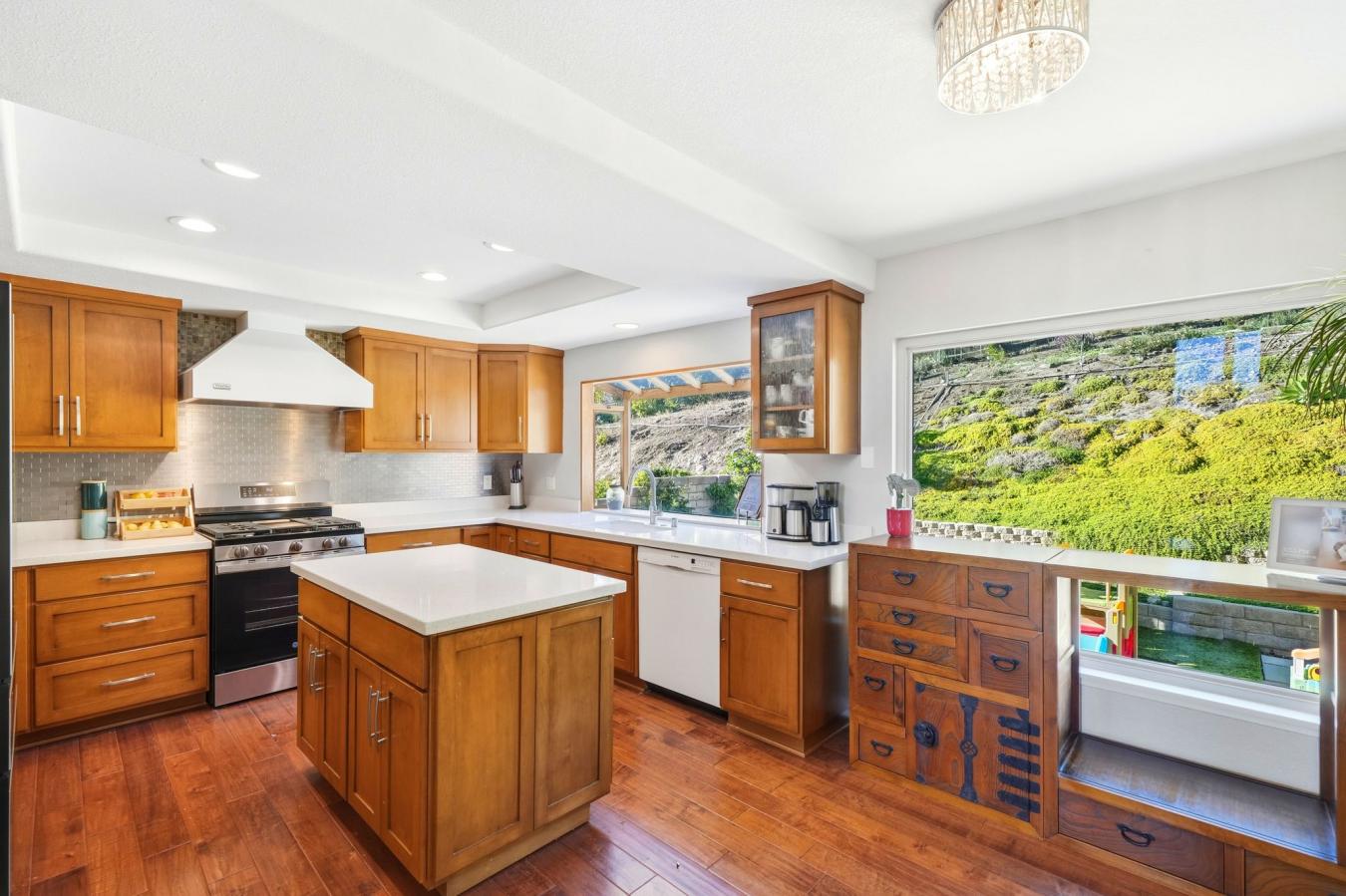 Thousand Oaks, Ventura, 91360, United States, 4 Bedrooms Bedrooms, ,3 BathroomsBathrooms,Residential,For Sale,1972034