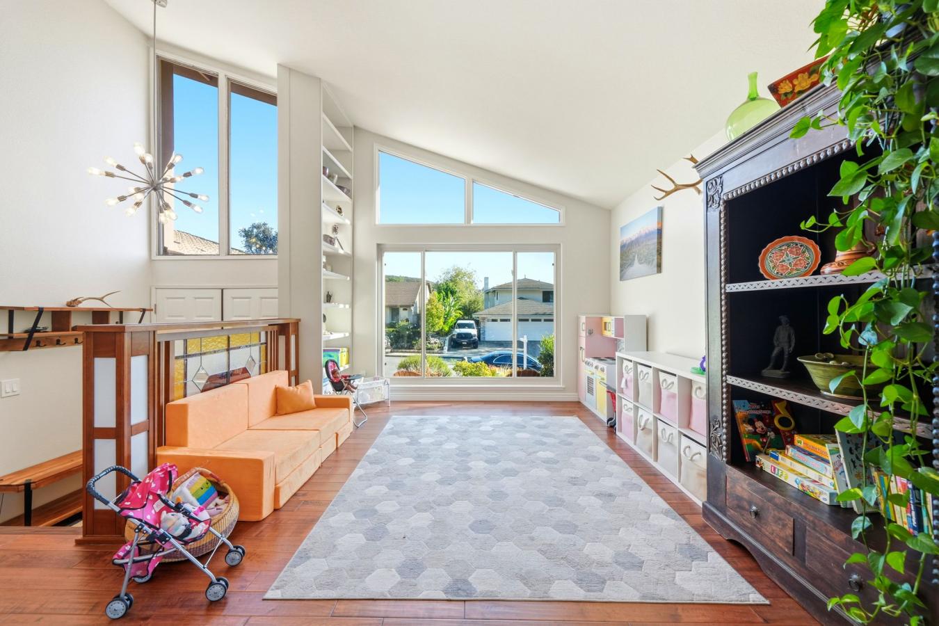 Thousand Oaks, Ventura, 91360, United States, 4 Bedrooms Bedrooms, ,3 BathroomsBathrooms,Residential,For Sale,1972034