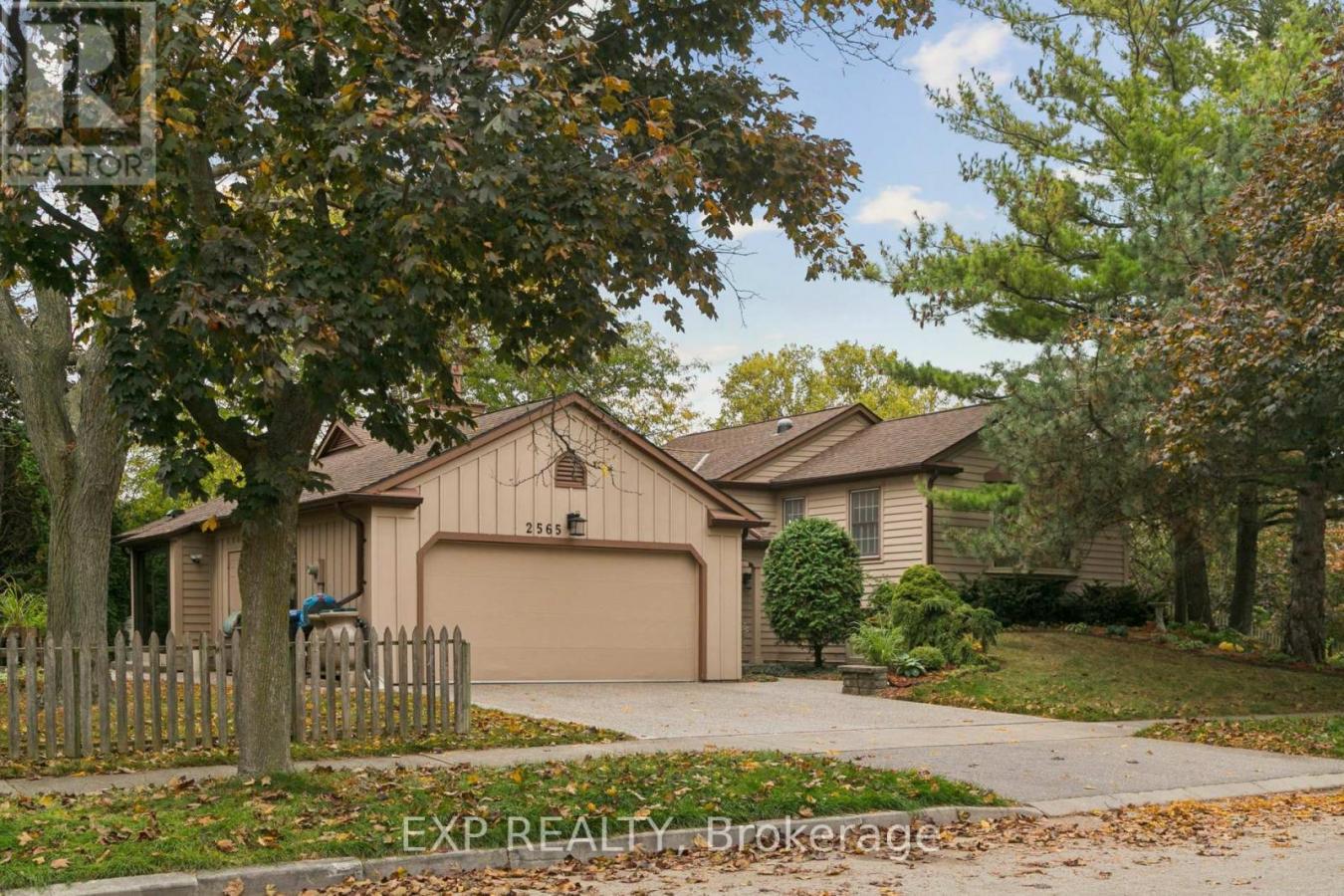 Mississauga (Erindale), ON, L5C3A2, Canada, ,Residential,For Sale,1973489