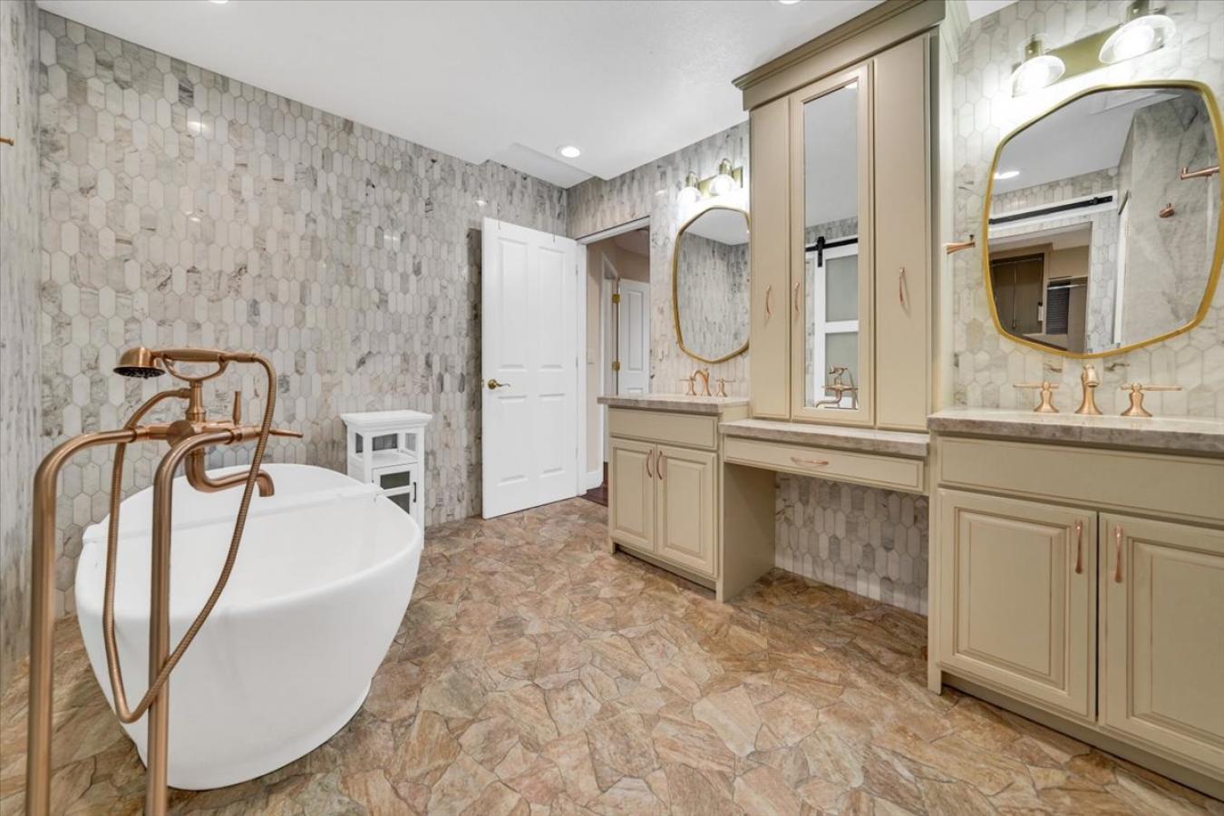 Stateline, Douglas, 89449, United States, 4 Bedrooms Bedrooms, ,3 BathroomsBathrooms,Residential,For Sale,1985816