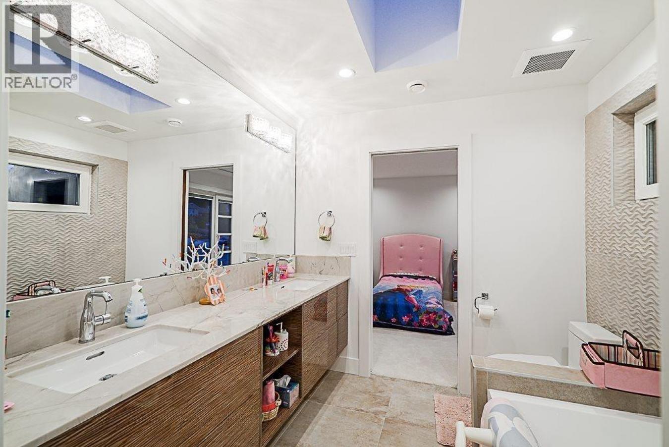 Burnaby, BC, V5J3G2, Canada, 6 Bedrooms Bedrooms, ,5 BathroomsBathrooms,Residential,For Sale,1973485