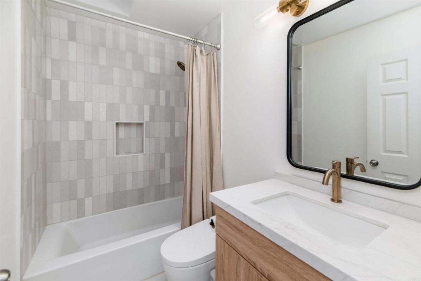 Carlsbad, San Diego, 92009, United States, 4 Bedrooms Bedrooms, ,3 BathroomsBathrooms,Residential,For Sale,1985815