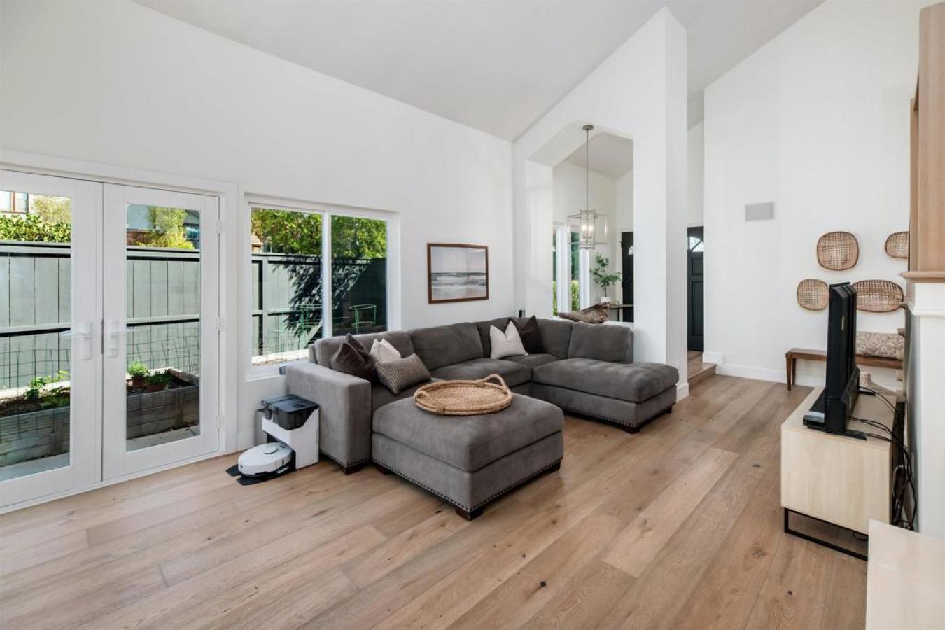 Carlsbad, San Diego, 92009, United States, 4 Bedrooms Bedrooms, ,3 BathroomsBathrooms,Residential,For Sale,1985815