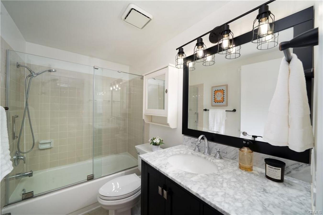 Pasadena, Los Angeles, 91101, United States, 2 Bedrooms Bedrooms, ,2 BathroomsBathrooms,Residential,For Sale,1973480