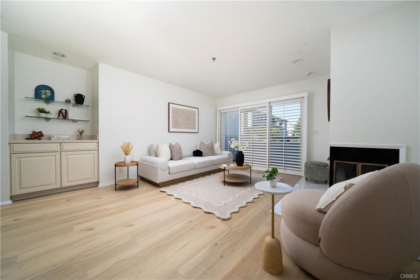 Pasadena, Los Angeles, 91101, United States, 2 Bedrooms Bedrooms, ,2 BathroomsBathrooms,Residential,For Sale,1973480