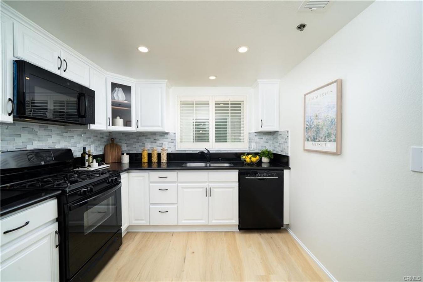 Pasadena, Los Angeles, 91101, United States, 2 Bedrooms Bedrooms, ,2 BathroomsBathrooms,Residential,For Sale,1973480