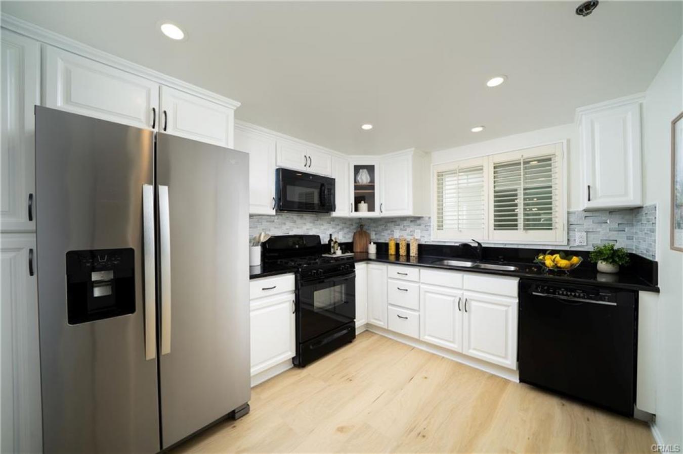 Pasadena, Los Angeles, 91101, United States, 2 Bedrooms Bedrooms, ,2 BathroomsBathrooms,Residential,For Sale,1973480