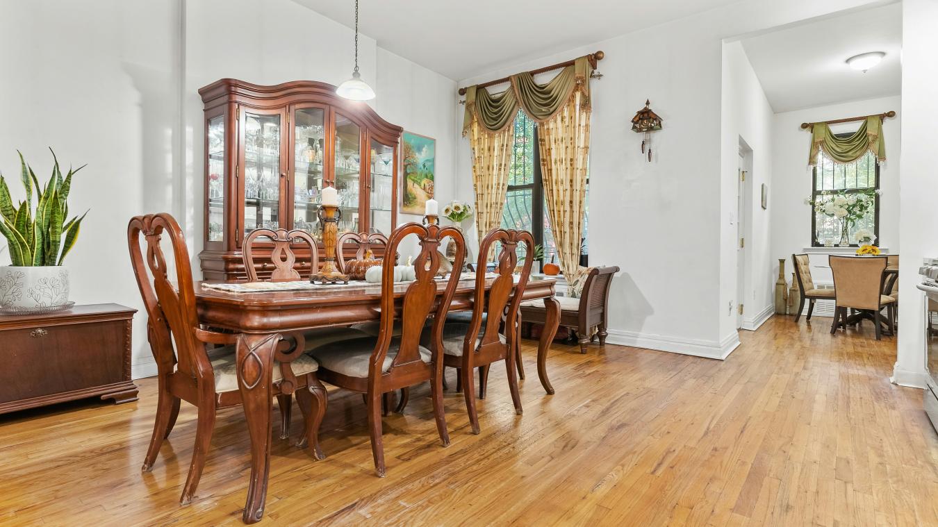 Washington Heights, New York, 10032, United States, 6 Bedrooms Bedrooms, ,5 BathroomsBathrooms,Residential,For Sale,1973469