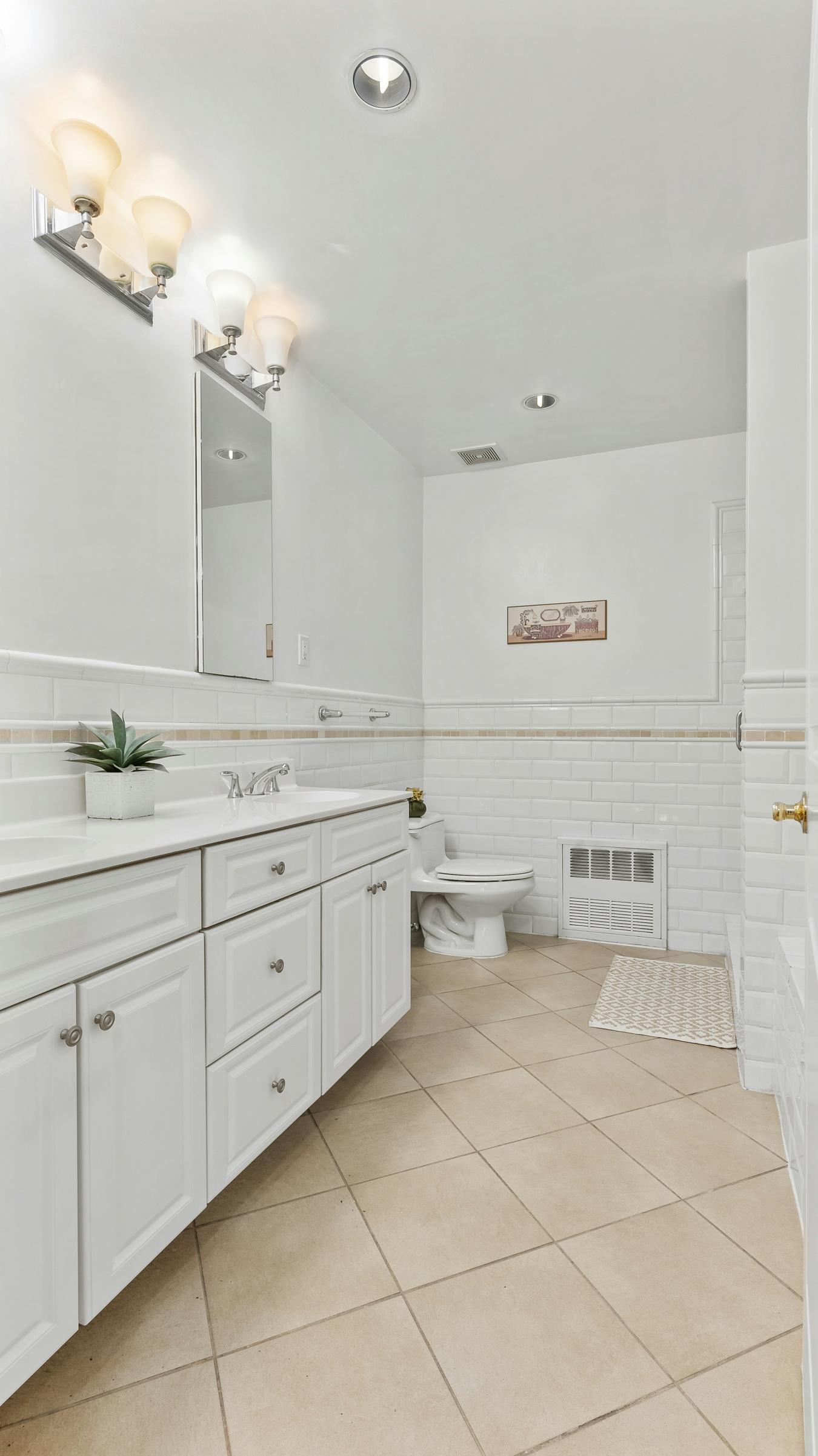 Washington Heights, New York, 10032, United States, 6 Bedrooms Bedrooms, ,5 BathroomsBathrooms,Residential,For Sale,1973469