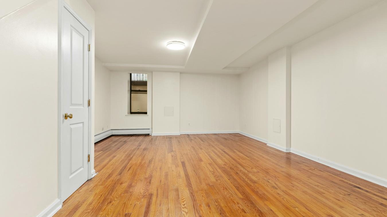 Washington Heights, New York, 10032, United States, 6 Bedrooms Bedrooms, ,5 BathroomsBathrooms,Residential,For Sale,1973469