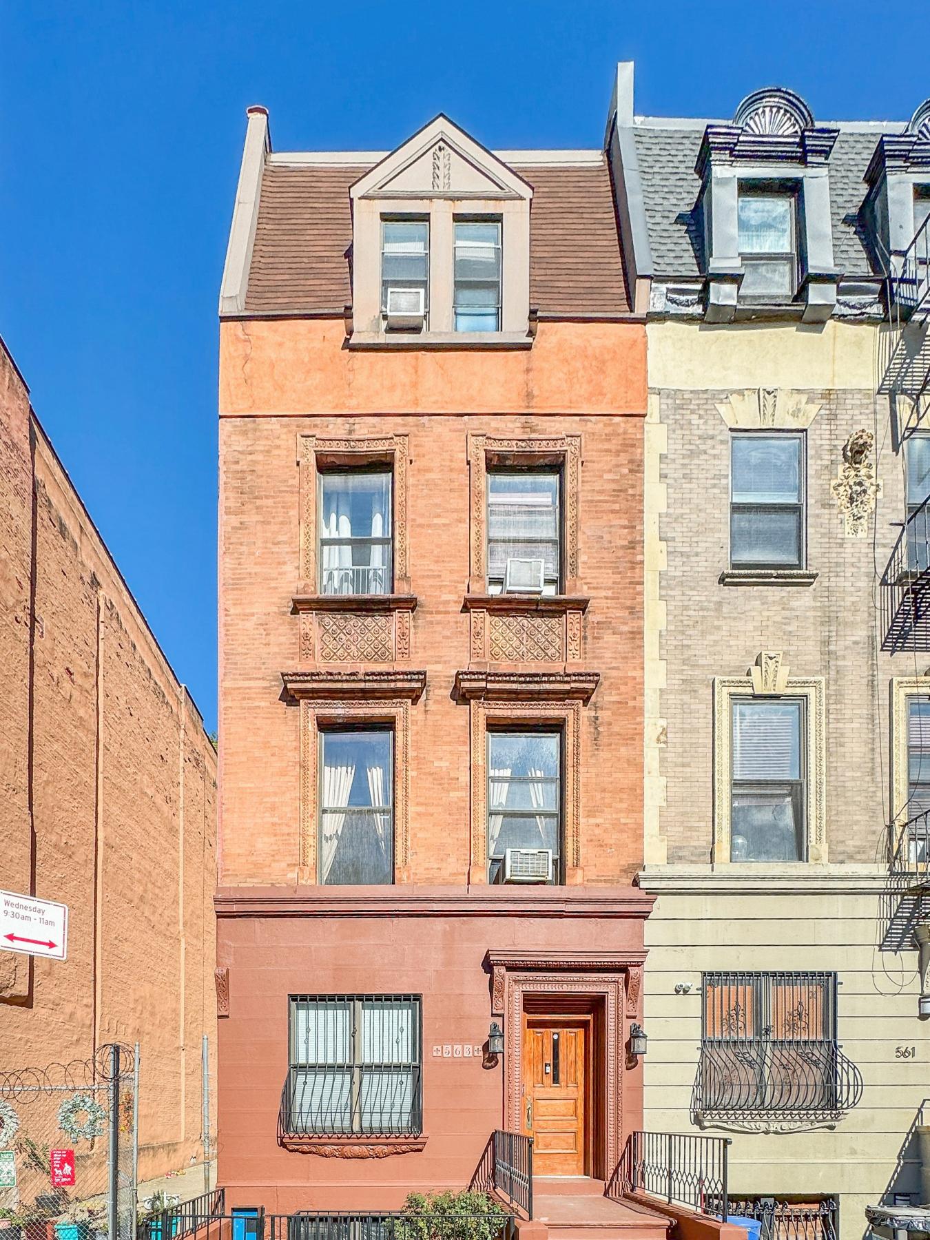 Washington Heights, New York, 10032, United States, 6 Bedrooms Bedrooms, ,5 BathroomsBathrooms,Residential,For Sale,1973469