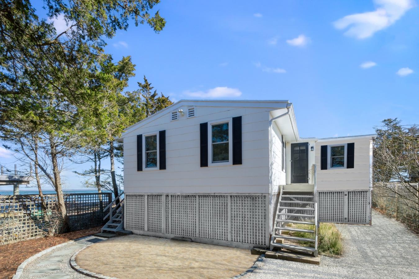 East Hampton, New York, 11937, United States, 3 Bedrooms Bedrooms, ,1 BathroomBathrooms,Residential,For Sale,1973468