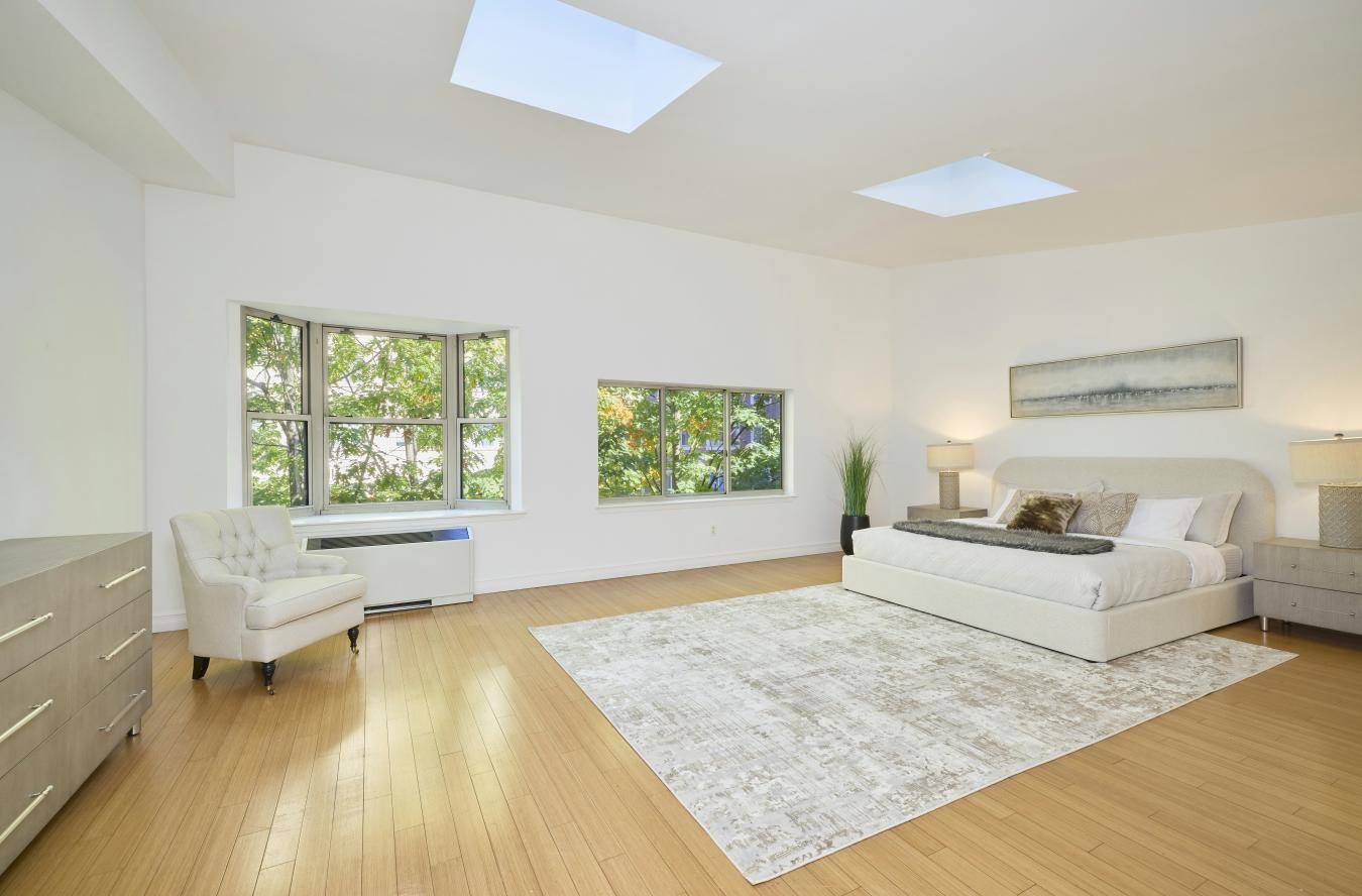 Harlem, New York, 10026, United States, 4 Bedrooms Bedrooms, ,3 BathroomsBathrooms,Residential,For Sale,1973467