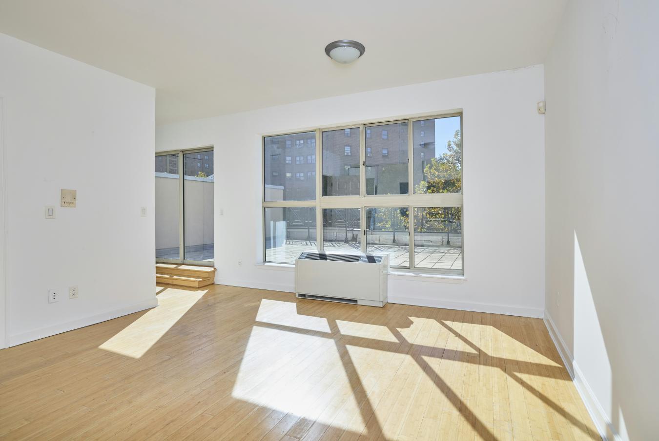 Harlem, New York, 10026, United States, 4 Bedrooms Bedrooms, ,3 BathroomsBathrooms,Residential,For Sale,1973467