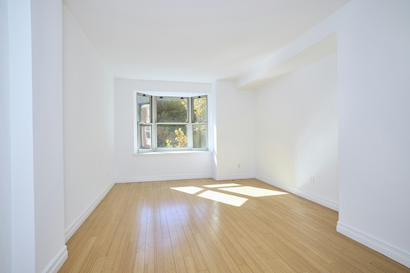 Harlem, New York, 10026, United States, 4 Bedrooms Bedrooms, ,3 BathroomsBathrooms,Residential,For Sale,1973467