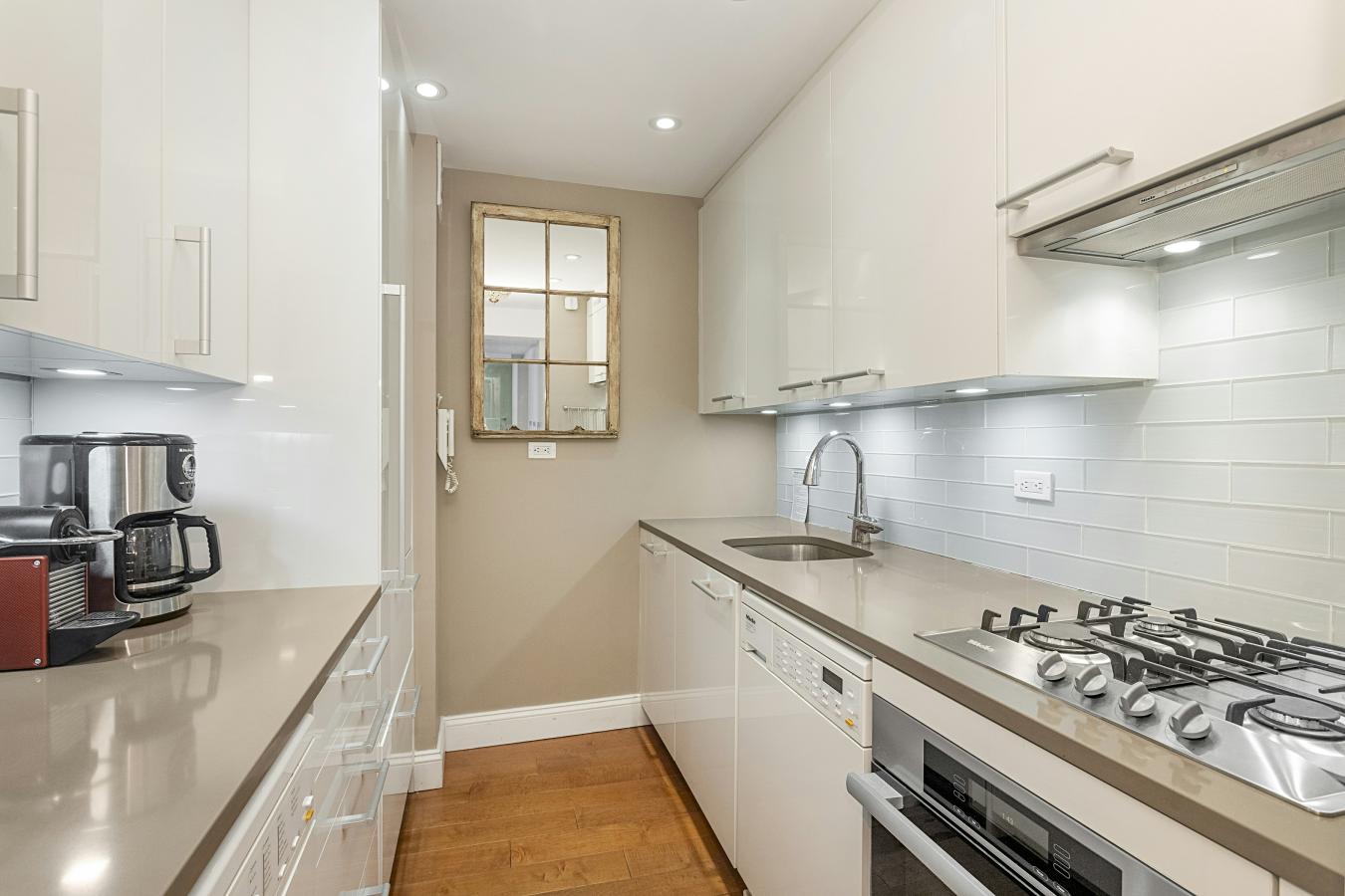 New York, New York, 10021, United States, 1 Bedroom Bedrooms, ,1 BathroomBathrooms,Residential,For Sale,1973461