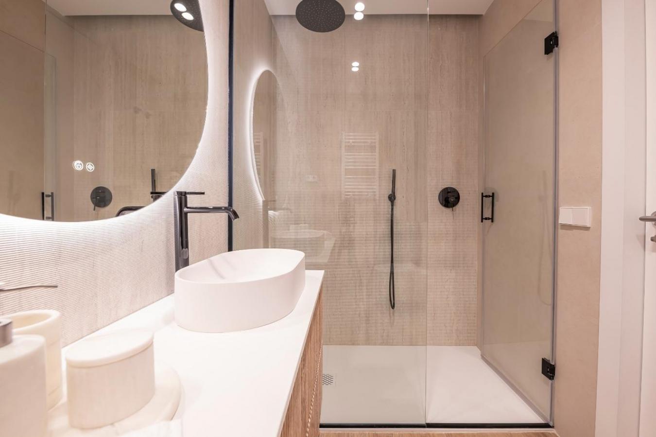 Jerónimos, Jerónimos, 28014, Spain, 3 Bedrooms Bedrooms, ,2 BathroomsBathrooms,Residential,For Sale,1973456