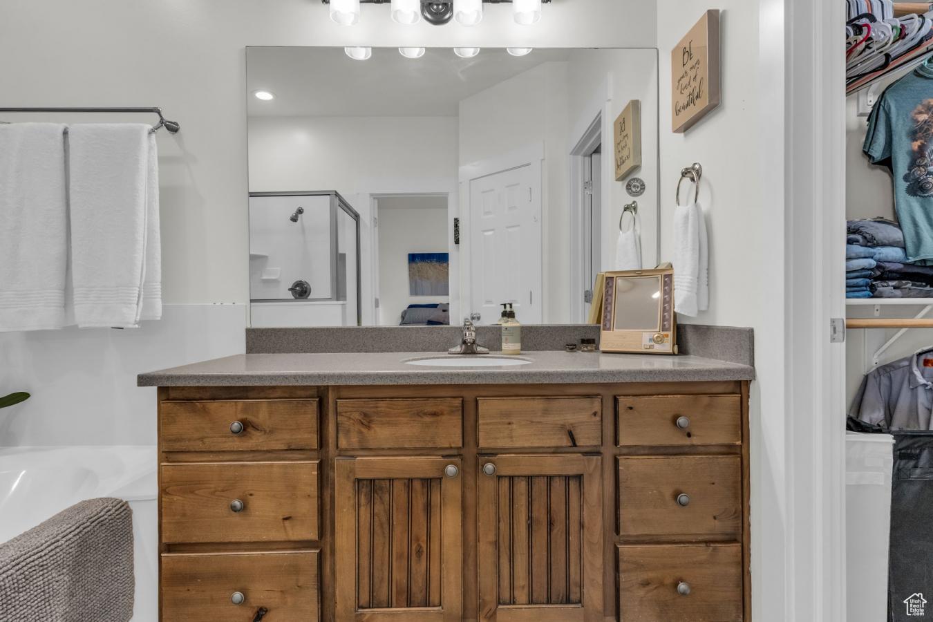 Draper, Salt Lake, 84020, United States, 5 Bedrooms Bedrooms, ,3 BathroomsBathrooms,Residential,For Sale,1973446