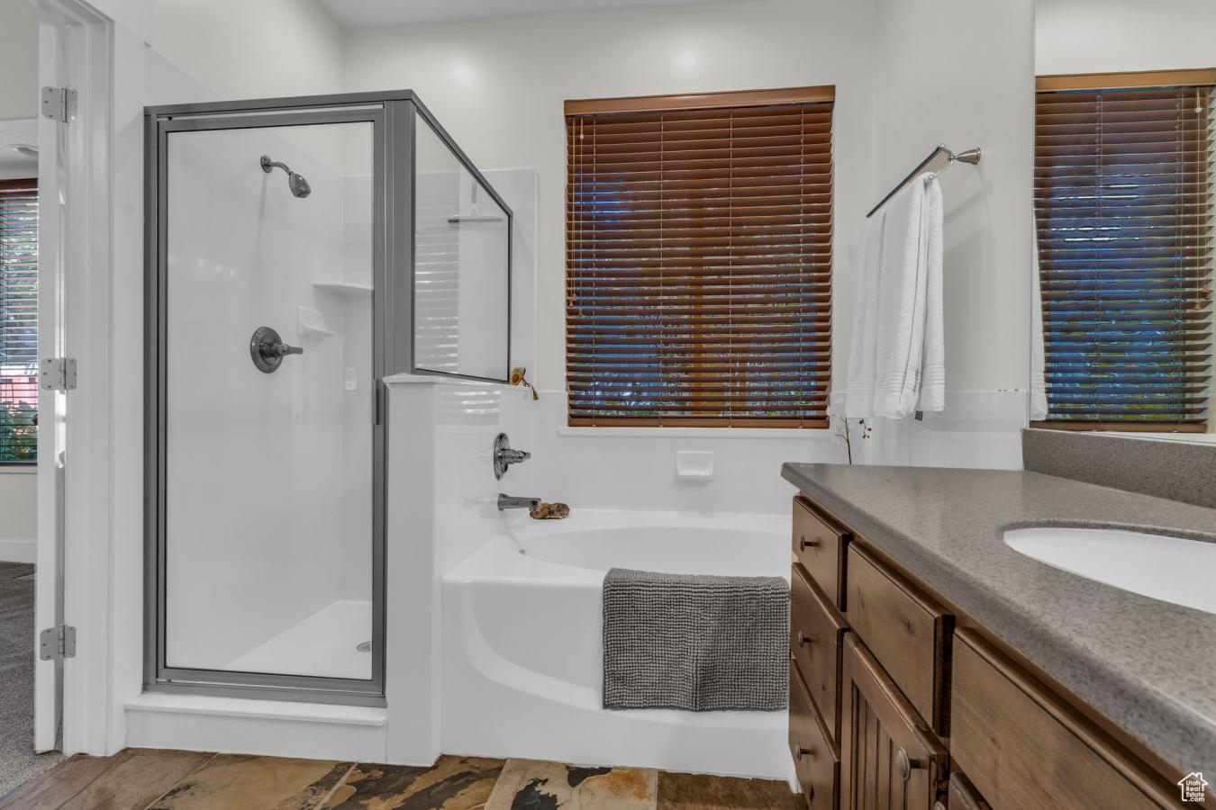 Draper, Salt Lake, 84020, United States, 5 Bedrooms Bedrooms, ,3 BathroomsBathrooms,Residential,For Sale,1973446