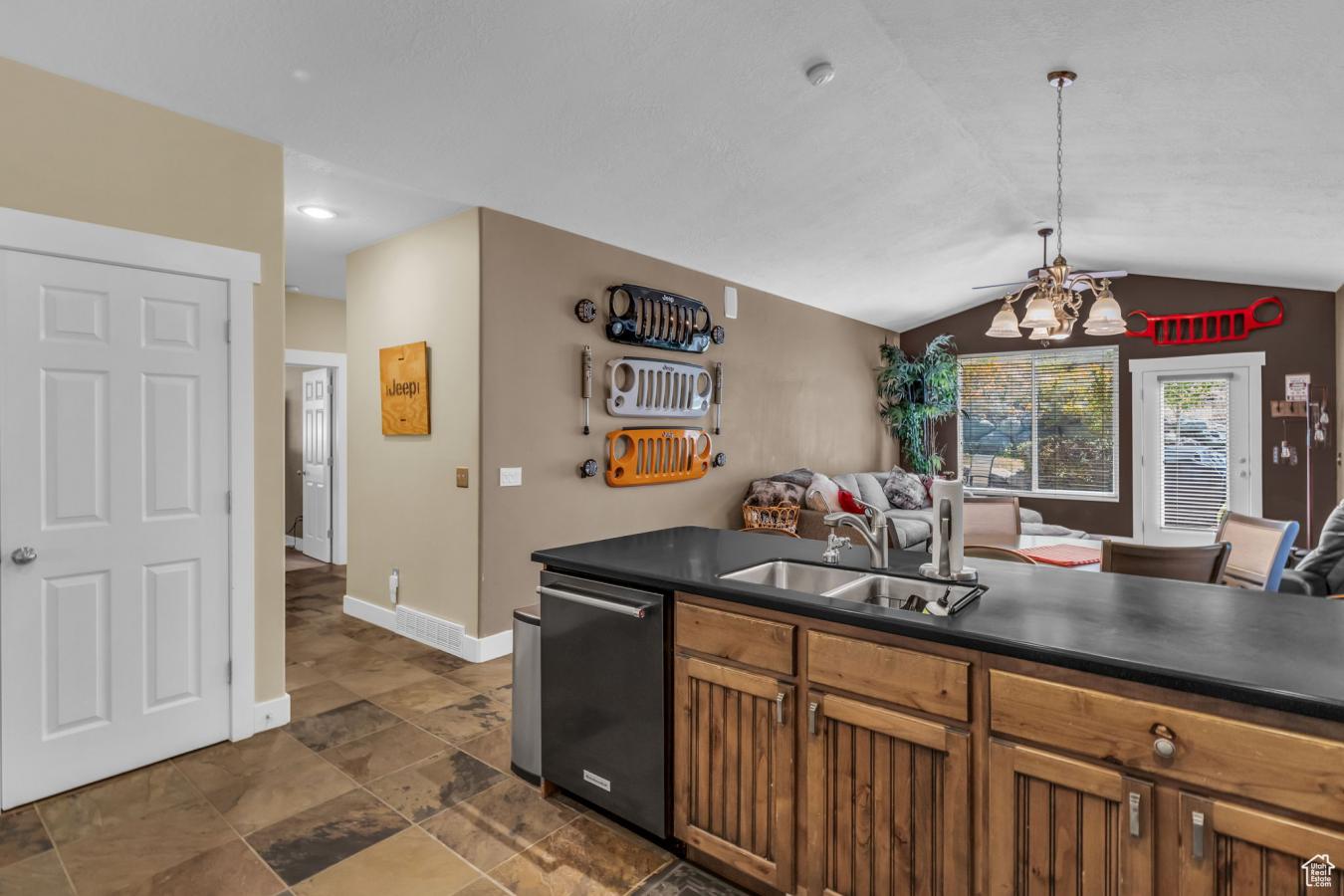 Draper, Salt Lake, 84020, United States, 5 Bedrooms Bedrooms, ,3 BathroomsBathrooms,Residential,For Sale,1973446