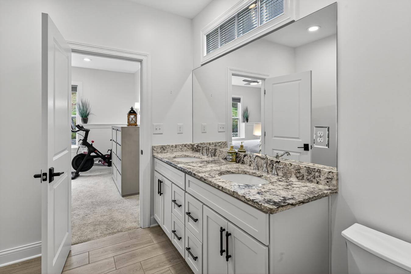 Cincinnati, Hamilton, 45226, United States, 3 Bedrooms Bedrooms, ,3 BathroomsBathrooms,Residential,For Sale,1973444