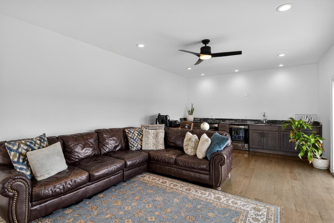 Cincinnati, Hamilton, 45226, United States, 3 Bedrooms Bedrooms, ,3 BathroomsBathrooms,Residential,For Sale,1973444