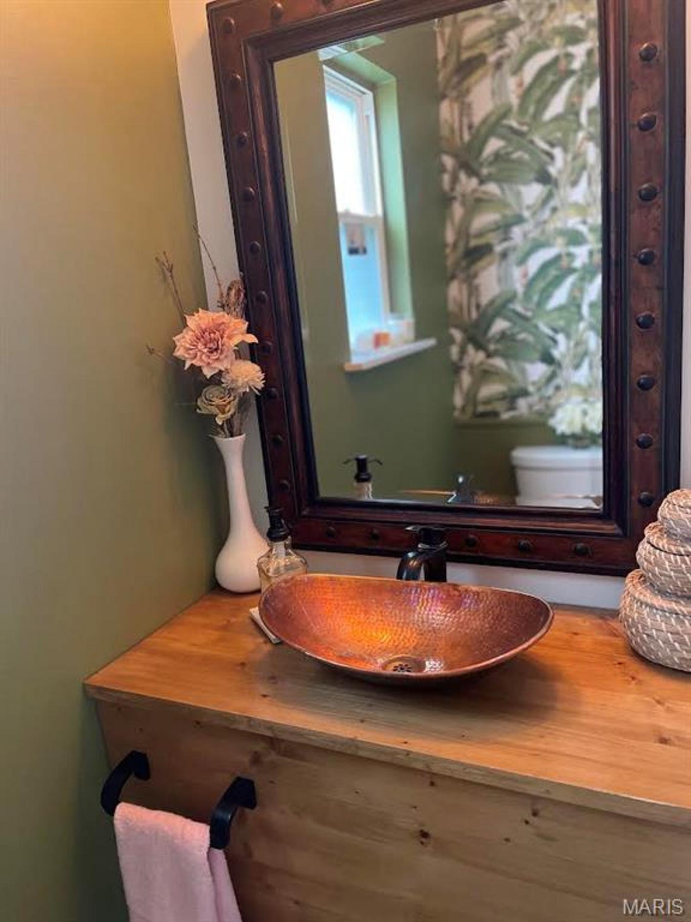 Richmond Heights, St. Louis, 63117, United States, 2 Bedrooms Bedrooms, ,2 BathroomsBathrooms,Residential,For Sale,1984645