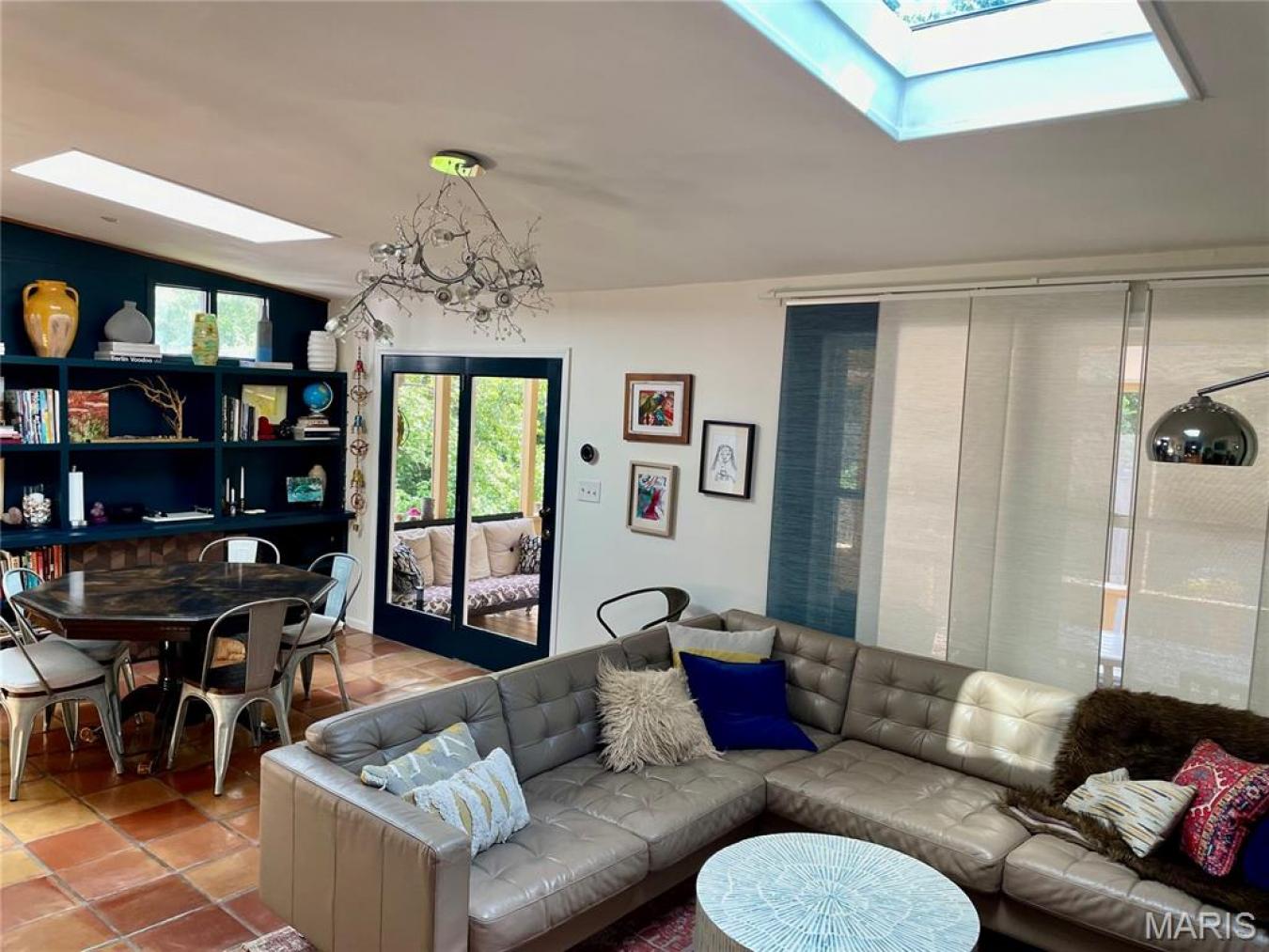 Richmond Heights, St. Louis, 63117, United States, 2 Bedrooms Bedrooms, ,2 BathroomsBathrooms,Residential,For Sale,1984645