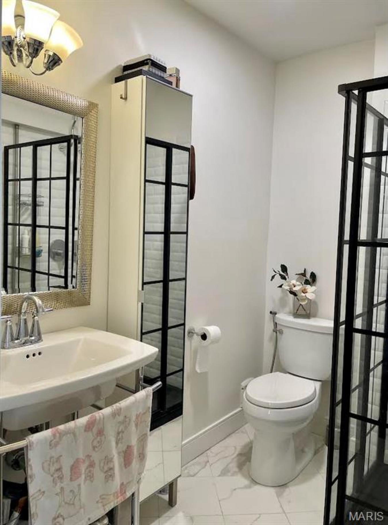 Richmond Heights, St. Louis, 63117, United States, 2 Bedrooms Bedrooms, ,2 BathroomsBathrooms,Residential,For Sale,1984645