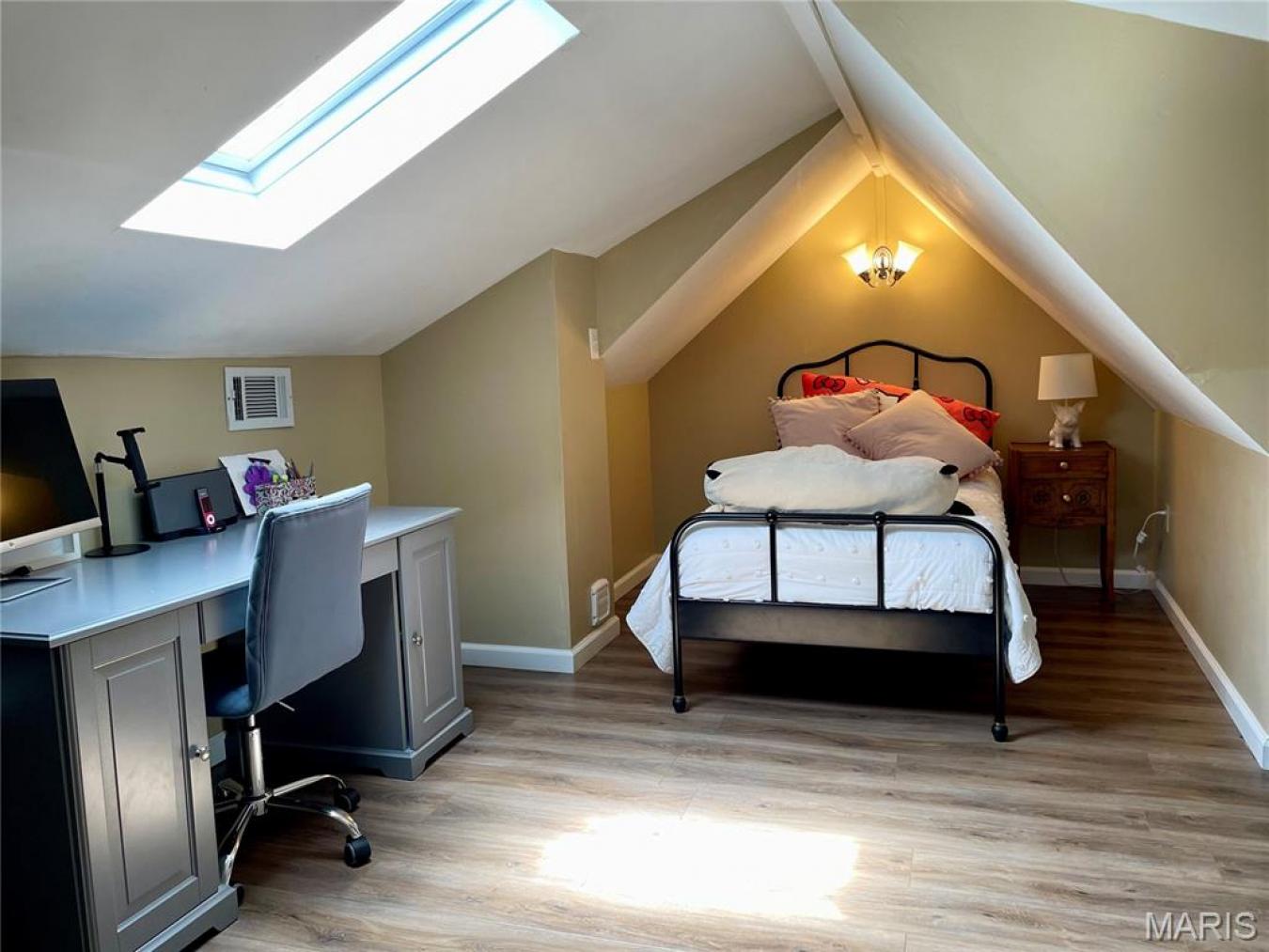 Richmond Heights, St. Louis, 63117, United States, 2 Bedrooms Bedrooms, ,2 BathroomsBathrooms,Residential,For Sale,1984645