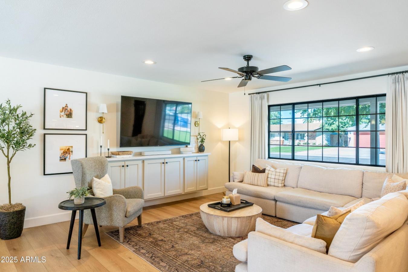 Phoenix, Maricopa, 85020, United States, 4 Bedrooms Bedrooms, ,3 BathroomsBathrooms,Residential,For Sale,1984646