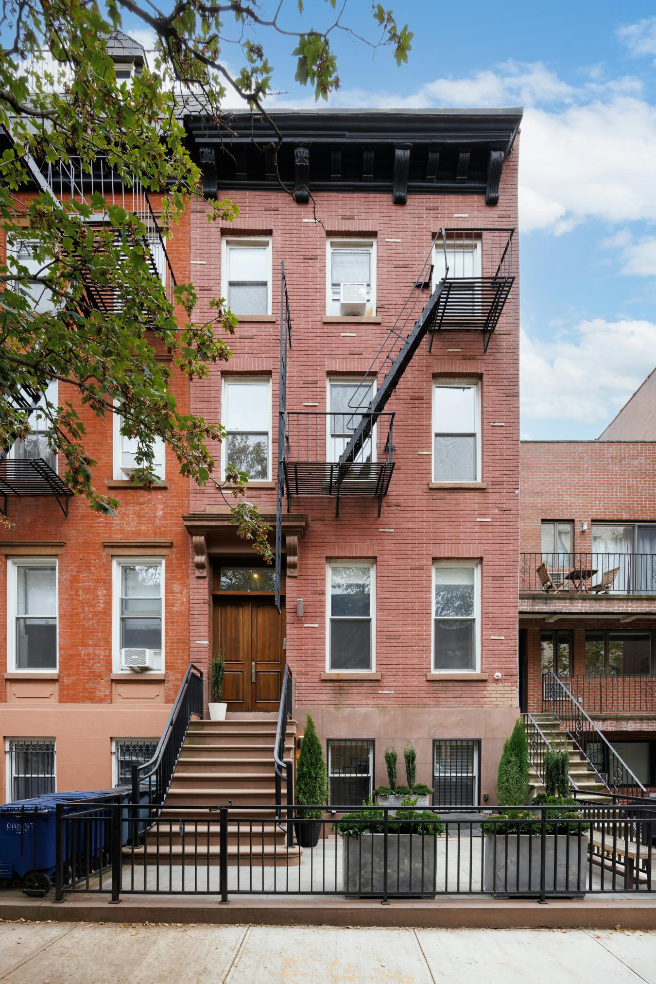 Carroll Gardens, New York, 11231, United States, 6 Bedrooms Bedrooms, ,4 BathroomsBathrooms,Residential,For Sale,1973627